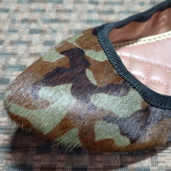 Vince Camuto Green and Brown Camouflage Flats - Picture 7 of 12